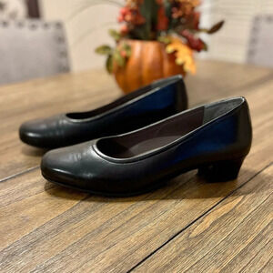 SAS REGINA Black Leather Pumps Heels Handcrafted Italian Leather Size 9 N Career